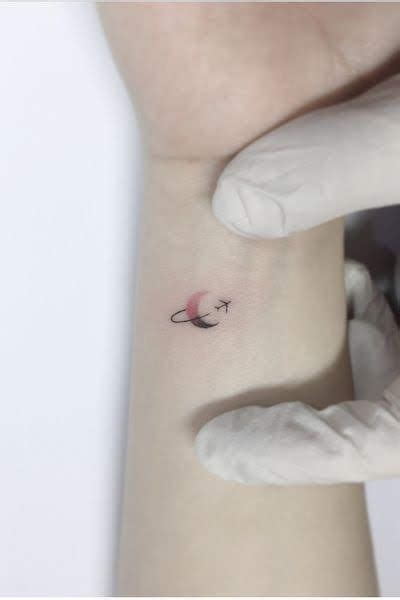 37 Mini Tattoos Of Moon And Stars To Bring A Piece Of Sky With You