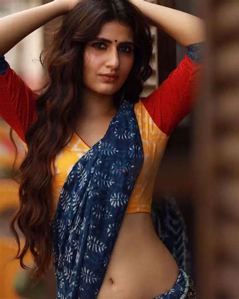 Photo Gallery Actress Fatima Sana Shaikh Looked Amazing In Saree And