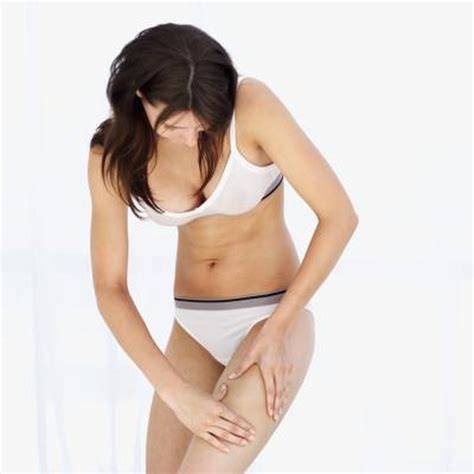 adduction stretch for inner thigh adductor muscles woman