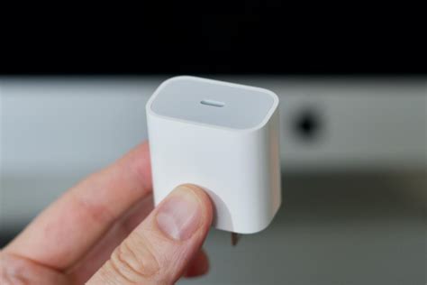 apple removing  iphone  power adapter wouldnt  courageous    macworld