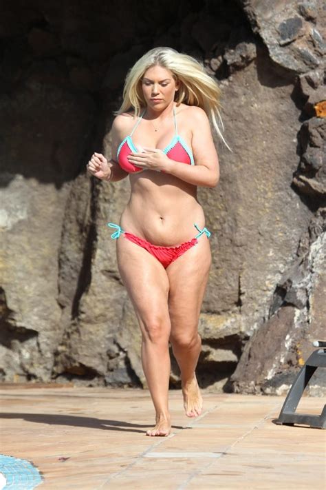 Frankie Essex Shows Off Her Curves In Tiny Bikini As She Enjoys Beach