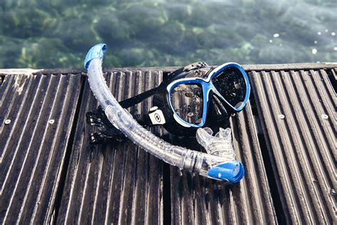 guide  choosing snorkeling equipment rowands reef scuba shop