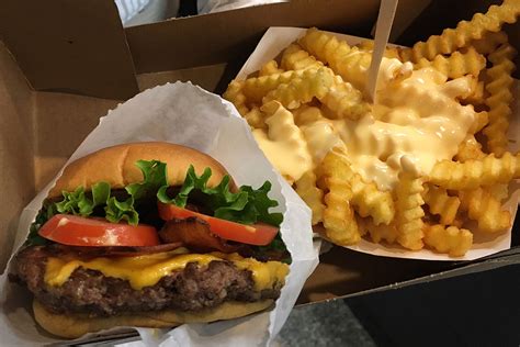 shake shack opens a stand at wells fargo center philly