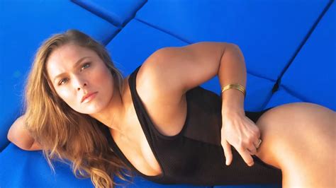 Naked Ronda Rousey In Sports Illustrated Swimsuit 2015