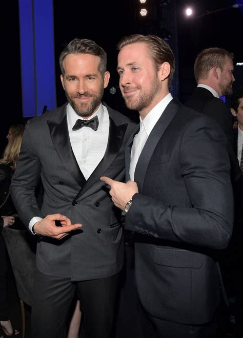 watch ryan gosling and ryan reynolds point at each other