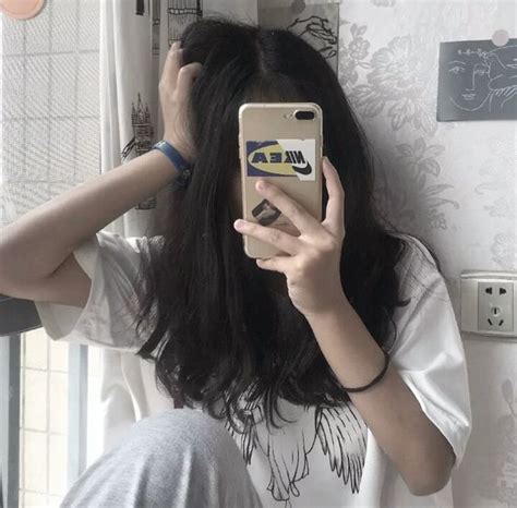 Pin By Sai ツ On ☁️ ┊ U L Z Z A N G In 2021 Girl Hiding Face Mirror