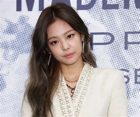 Blackpink S Jennie Becomes First Female K Pop Solo Act To