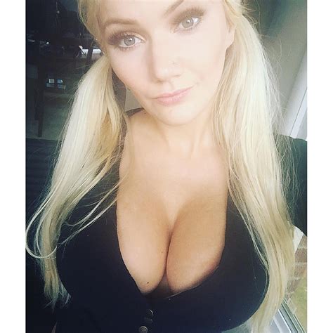 Theduckie908 Cleavage Pictures 42 Pics Sexy Youtubers