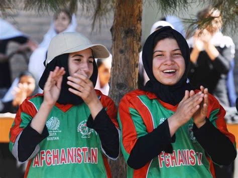 rare pics afghan girls play cricket