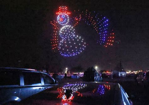 drones put  christmas lights show  kings dominion richmond