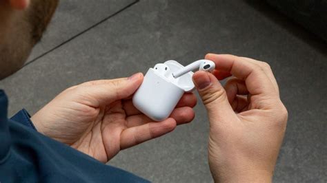 apple airpods design    heres  airpods dlsserve