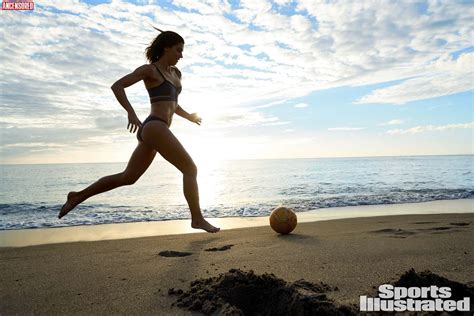 Nackte Alex Morgan In Sports Illustrated Swimsuit 2019