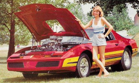 stunning photos show the sexy models of 1980s autobuff magazine