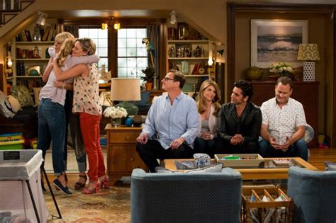 it s almost fuller house time new pics of dj stephanie and the gang