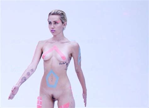 Naked Miley Cyrus In V Magazine Behind The Scenes