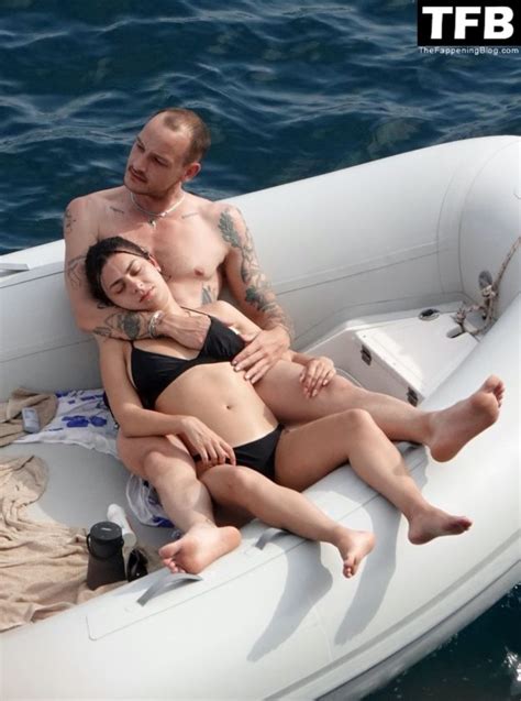 charli xcx shows off her nude tits on holiday at the amalfi coast 21