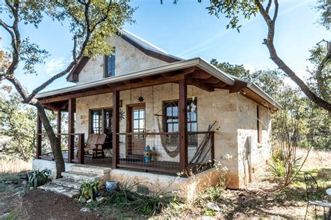lovely cottage retreat  located   stunning texas hill country   offers lovely
