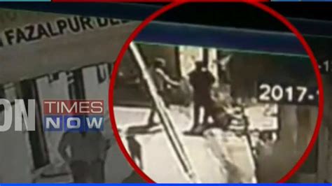 delhi murder on cam 32 year old man murdered in broad daylight news times of india videos