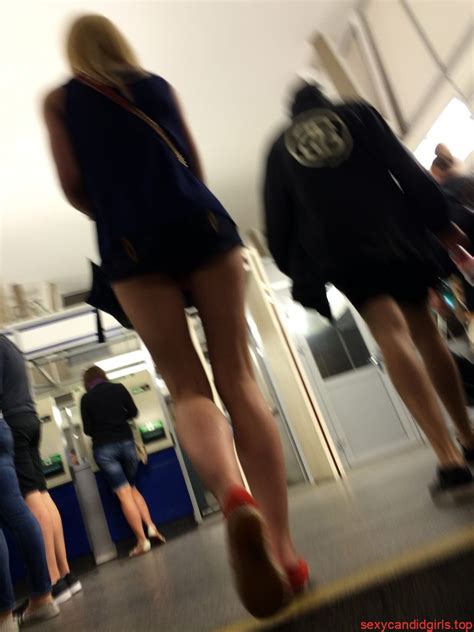 Hot Blonde With Long Skinny Legs Subway Creepshot Sexy
