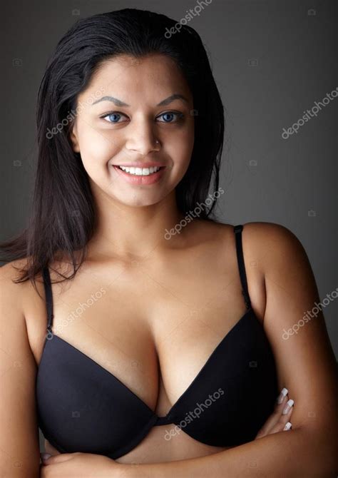 Jonge Wulpse Indiase Volwassen Vrouw — Stockfoto © Forgiss 22135259