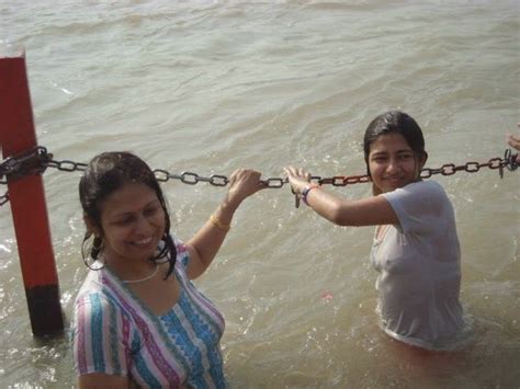 indian desi hindu girls bathing in ganga river hot photos 2 720×540 my pinterest