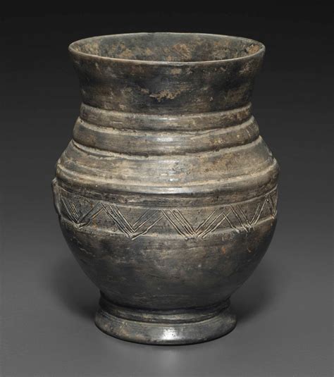 small burnished black pottery jar late shang dynasty anyang phase   century bc