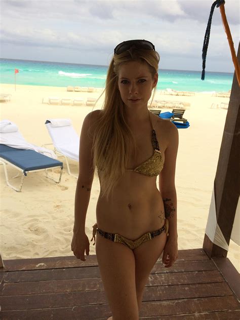 She S Not Dead Avril Lavigne Nude Tits And Sexy Hello