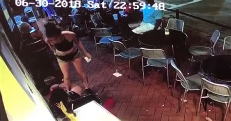 This Customer Grabbed A Waitress S Butt And Got Exactly What He
