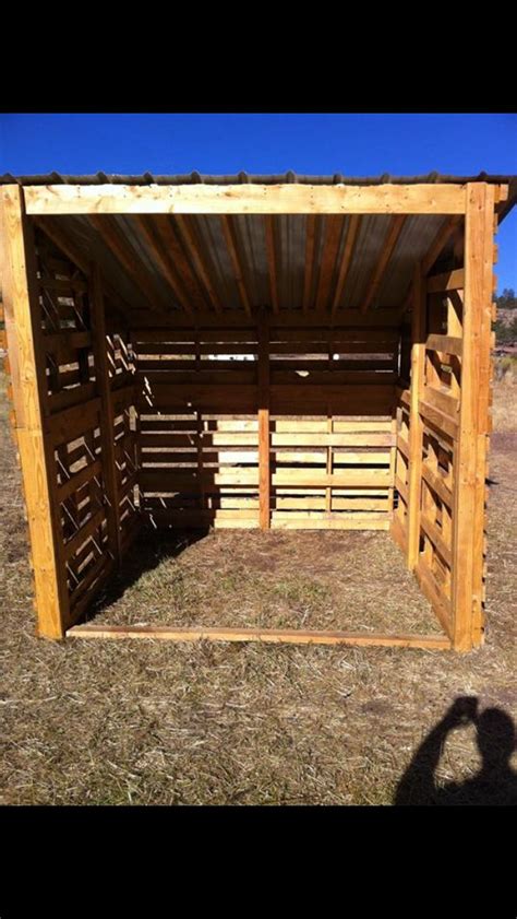 horse shelter   pallets horse shelter goat