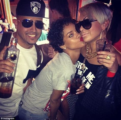Rihanna Kissed A Girl And She Liked It Singer Puts On