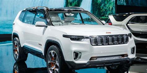 jeeps plug  hybrid suv concept debuts    miles  electric
