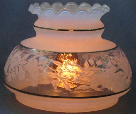 Vintage Elegant Clear And Frosted Glass Shade For Oil