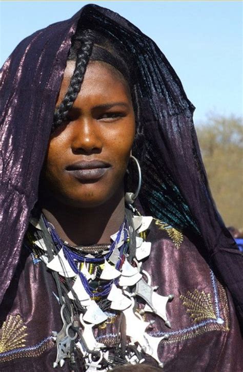 tuareg woman africa tuareg woman photographed at the iférouane festival 2006 tuareg