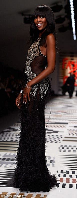 Naomi Campbell Proves She S Still One Of The Best As She