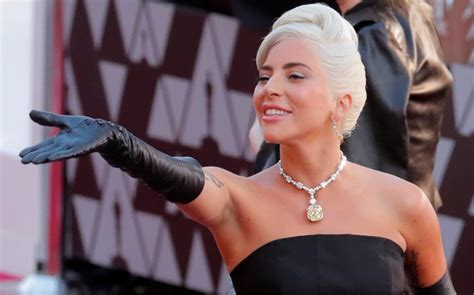 The Story Behind Lady Gaga’s 128 Carat Yellow Diamond Oscars Necklace