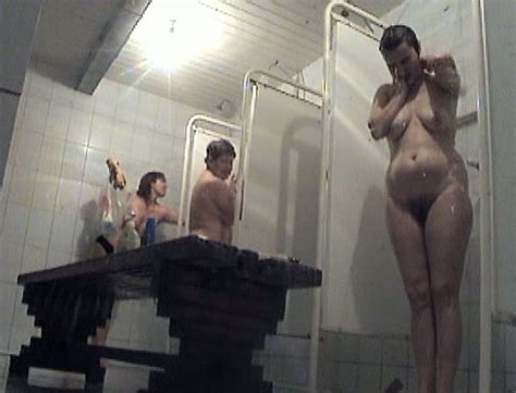 Mature White Lady In The Public Shower Room Recorded On