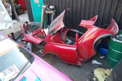 thieves jailed  selling stolen classic mini parts  ebay motoring research