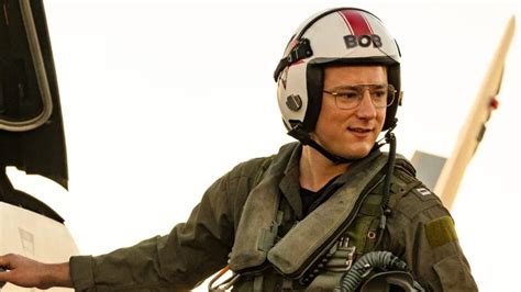 top gun maverick star lewis pullman  skydiving  prepare  flight scenes