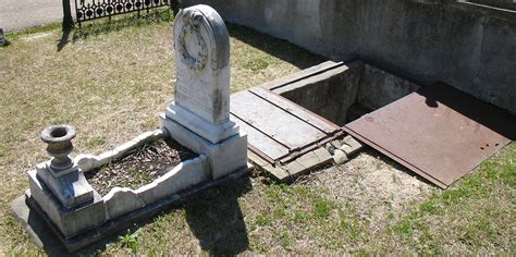 mother of florence irene ford had stairs built to her grave to visit