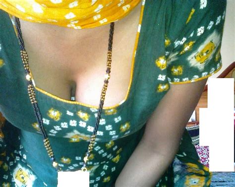 indian hot bhabhi cleavage sexy indian girl sexy navel curves