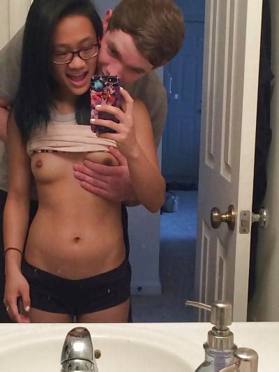 Selfie Couple Naked Sg 5 Pics Xhamster
