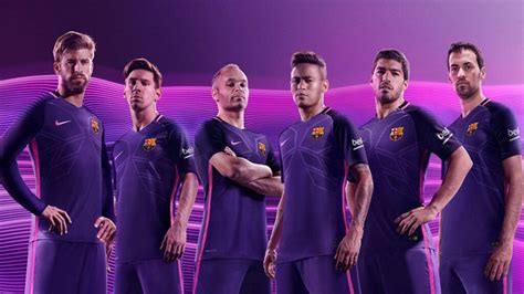 barcelona speelt vanaf nu  het paars roze rtl nieuws