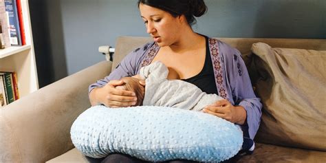 the best nursing pillows reviews by wirecutter