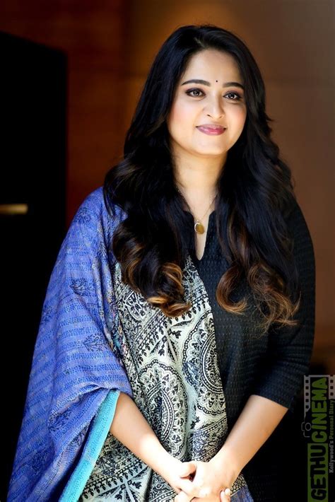 Actress Anushka Shetty Latest Hd Photos Gethu Cinema
