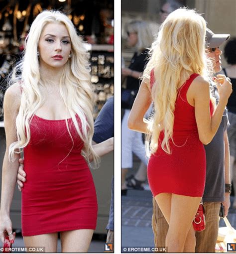 Courtney Stodden Insists You Have A Look At Her New Platform Heels And