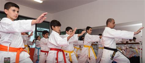 academia municipal de artes marciais tem vagas para aulas de karatê
