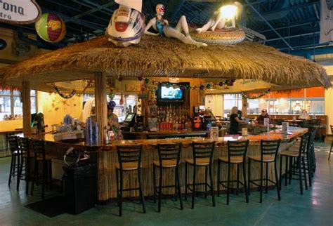 dont dig skiing give winter cold shoulder  beach themed bars