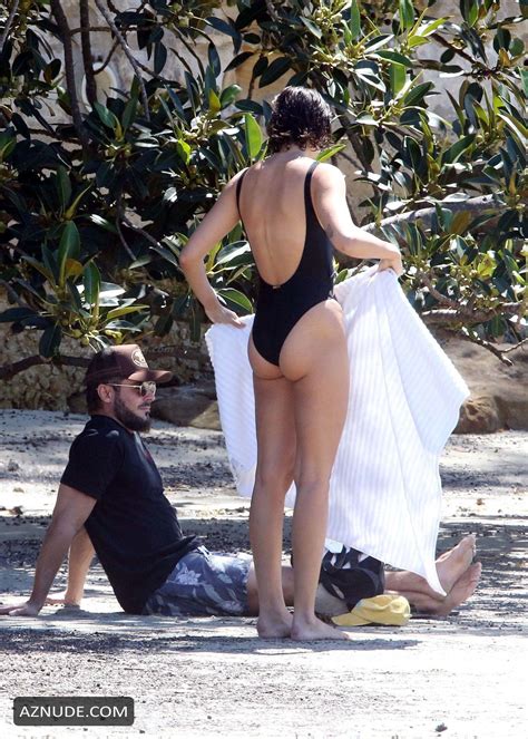Vanessa Valladares Sexy Enjoying A Beach Date In Sydney