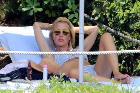 gillian anderson lets you take a peek thefappening