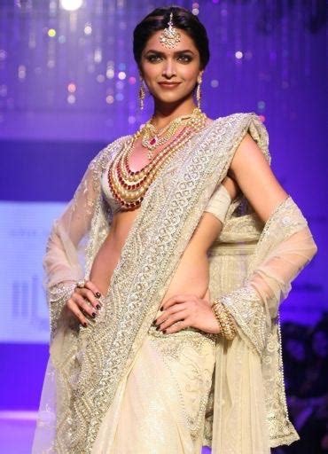 Pix Taking Fashion Lessons From Deepika Movies